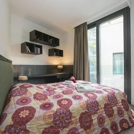 Como Lake Apartment