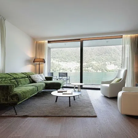 Como Lake Apartment