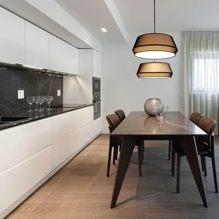 Como Lake Apartment *